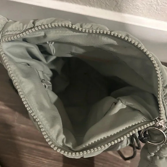 FP Movement Quilted Carryall Sling
Sage Baby Gym Bag Free People
Stone Green - Picture 5 of 5